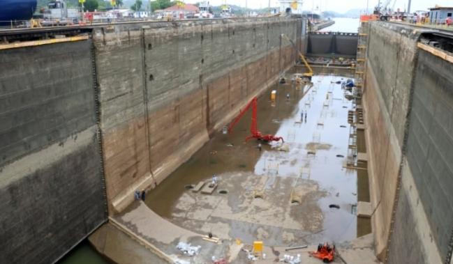 Realizan trabajos de mantenimiento destinados a alargar un siglo la vida útil del Canal de Panamá