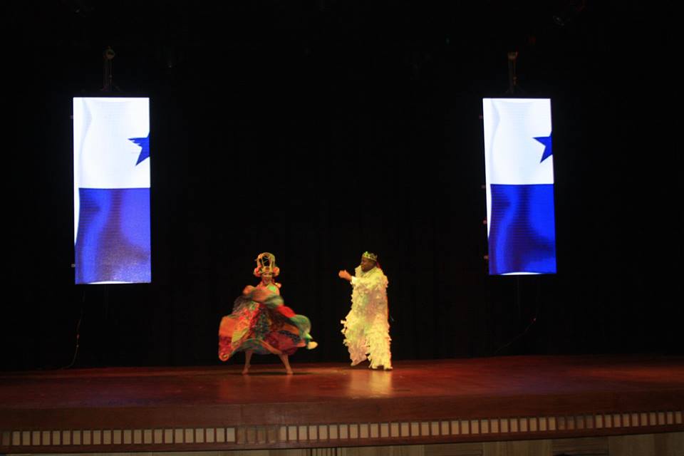 Los panameños Eduardo Hansell y Marianella Botello durante su  presentación en el Festival Internacional Baila Maestro celebrando los  177º Aniversario de la Provincia del Callao, Perú.